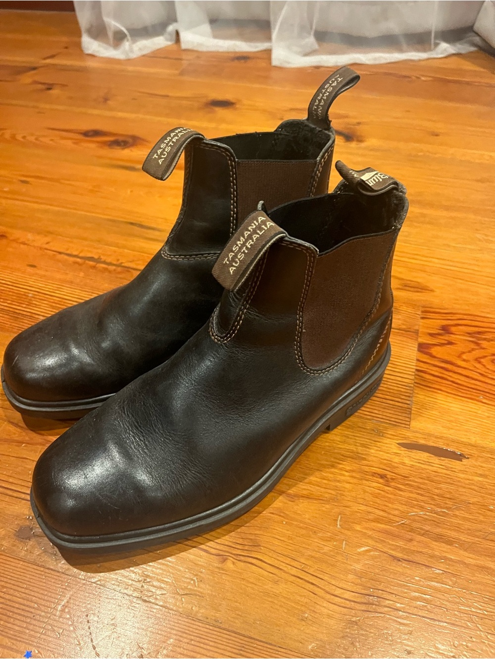 Men’s brown Blundstones